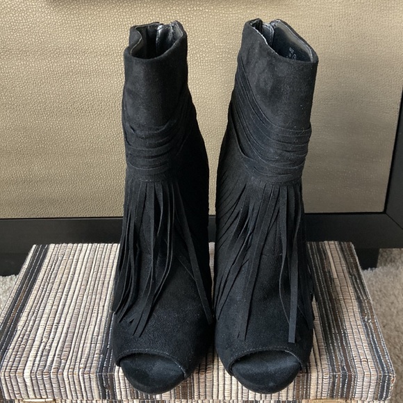 Fringe Boots - Picture 2 of 5